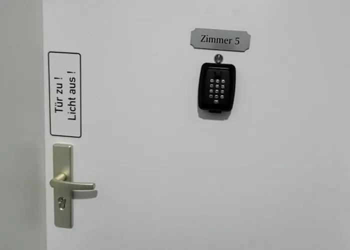Гостевой дом Seelze-letter Monteurzimmer / / Messezimmer *